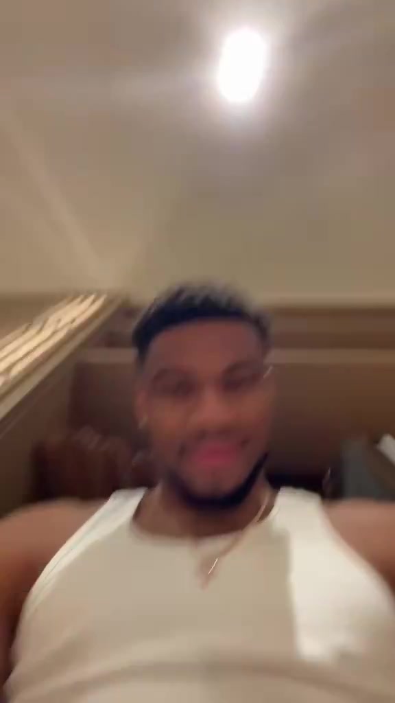 凑齐首发字母哥当她告诉我做好5胎准备的时候