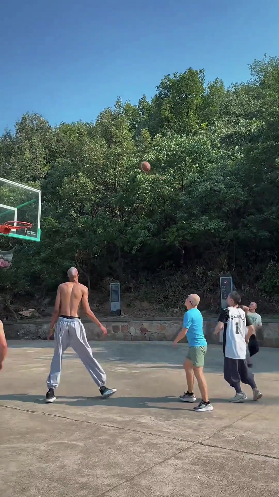 文班也是好起来了打上水泥地了哈哈哈哈