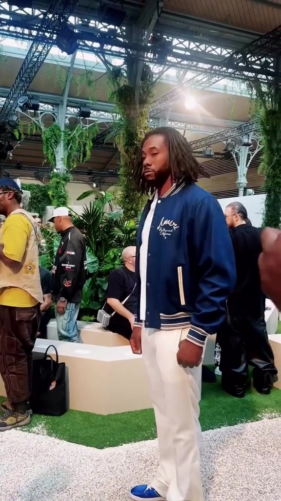 众所周知小卡一到休赛期就会变身流浪汉