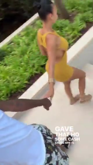 杰伦格林自拍视频大方展示着穿着性感的阿姨女友