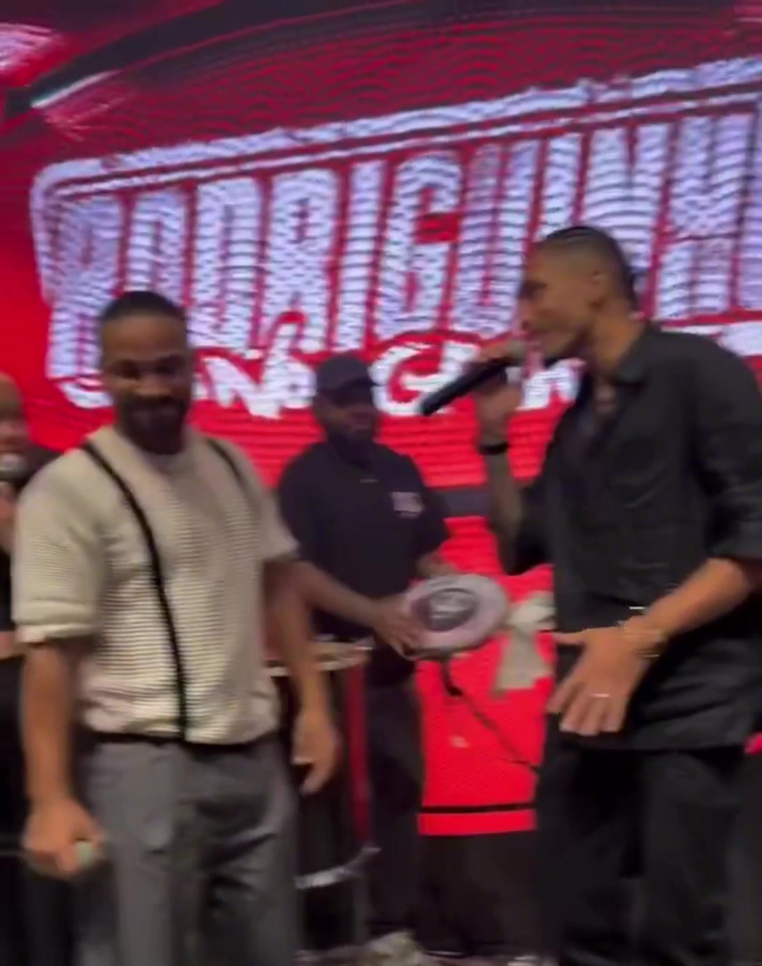 原来拉菲尼亚还很会唱歌还有什么是这个男人做不到的吗