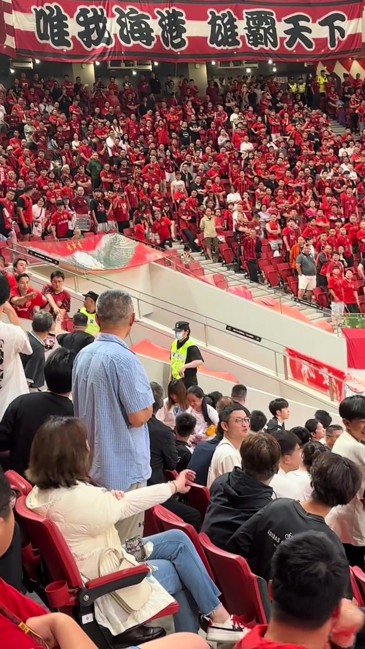 网友实拍申花球迷是真的多一进球卧底全出来了