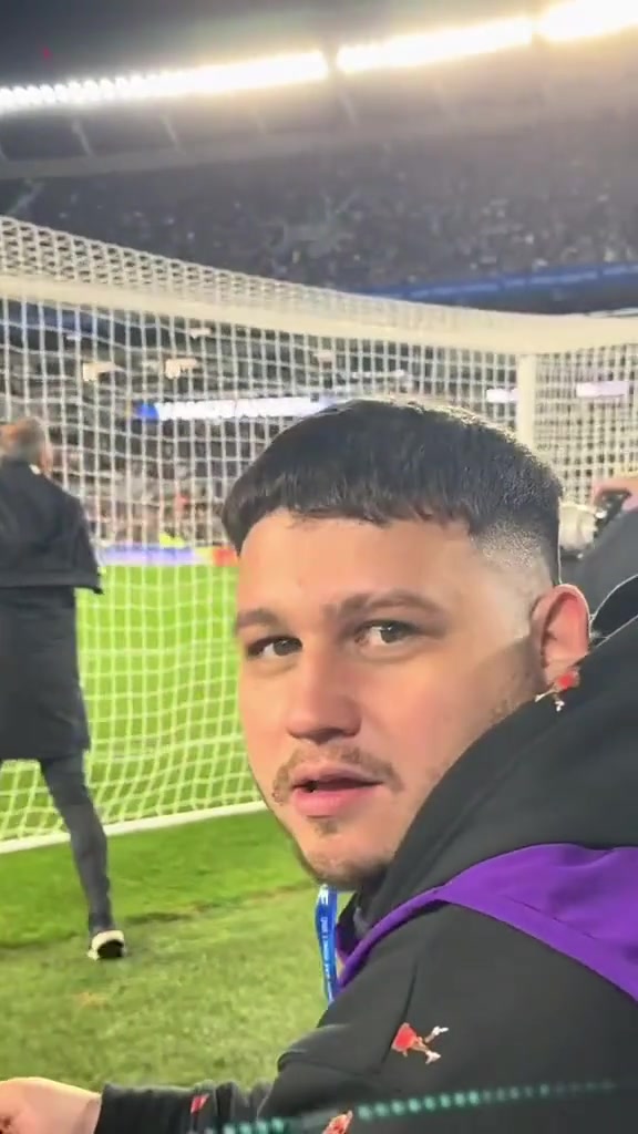 真是好位置小哥被梅西赛前热身刁钻射门秀到