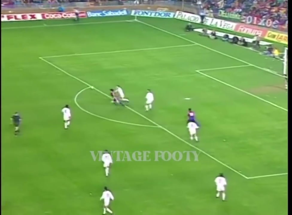 无与伦比的爆发力慢镜头看罗马里奥这记代表性进球无解捅射