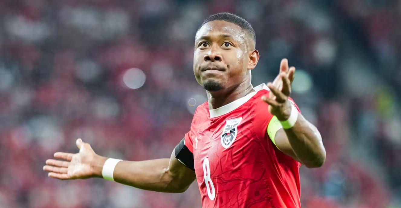 阿斯：阿拉巴正等待皇马的商讨电话，但俱乐部不着急与他续约