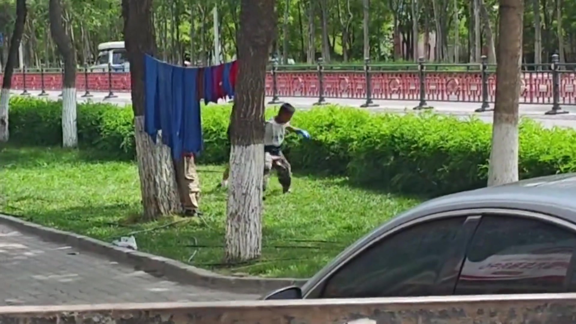 葡法大战有来有回C罗vs姆巴佩树上还挂着巴萨的球衣