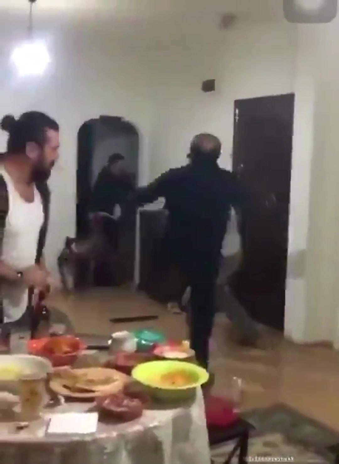 血压飙升加拉塔萨雷球迷观看萨内vs本菲卡的比赛气炸了