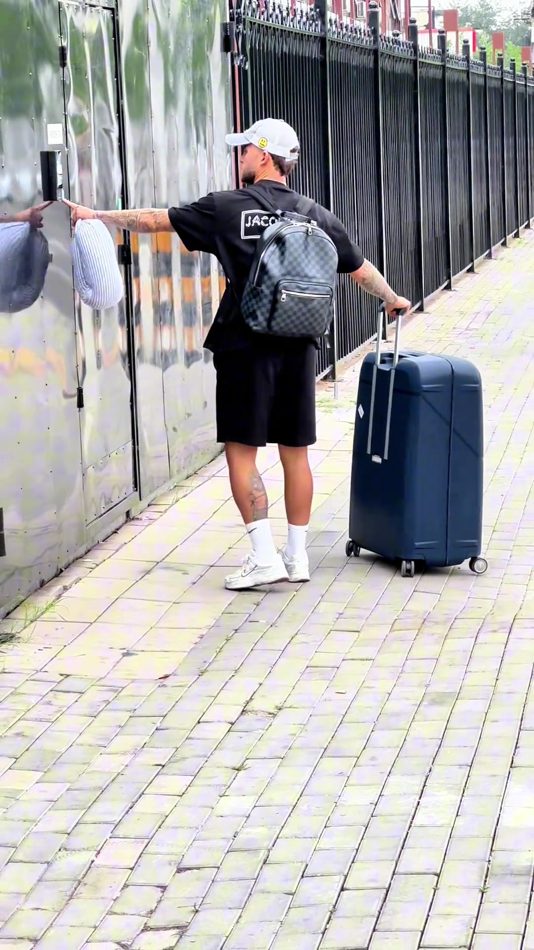 国安博主晒视频一线队今日上午集结李磊方昊等球员均已归队