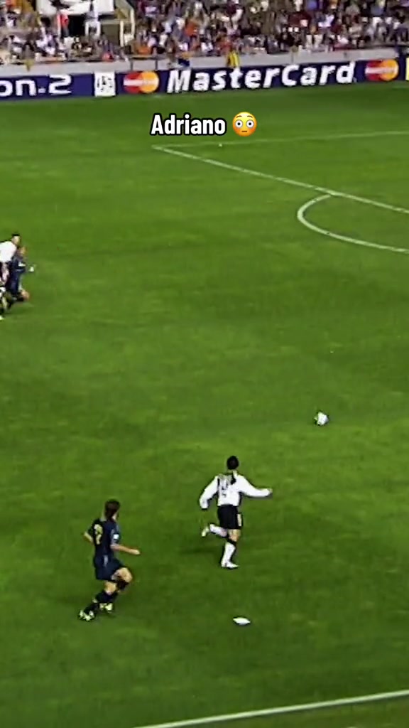 天赋溢出屏幕欧冠官推当年阿德这次拉球背转身惊艳全世界