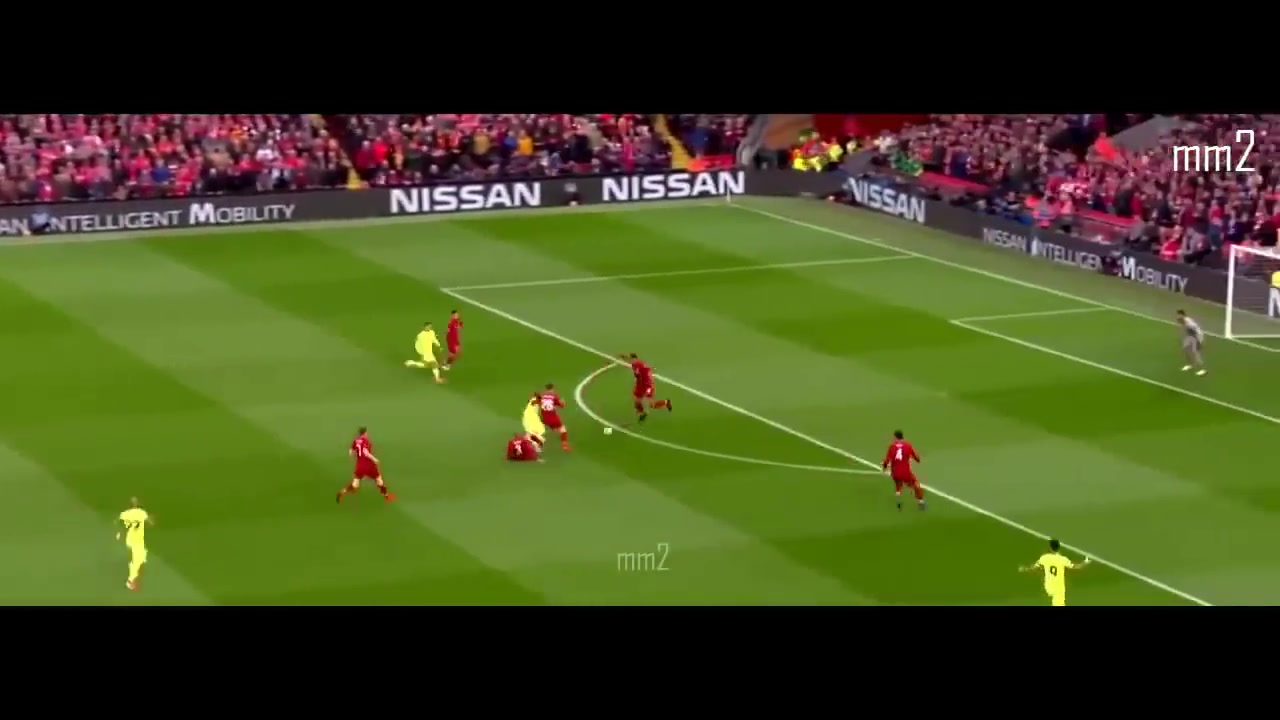 梅西感到很懵名场面梅西突破倒地罗伯逊按了一把梅西的头