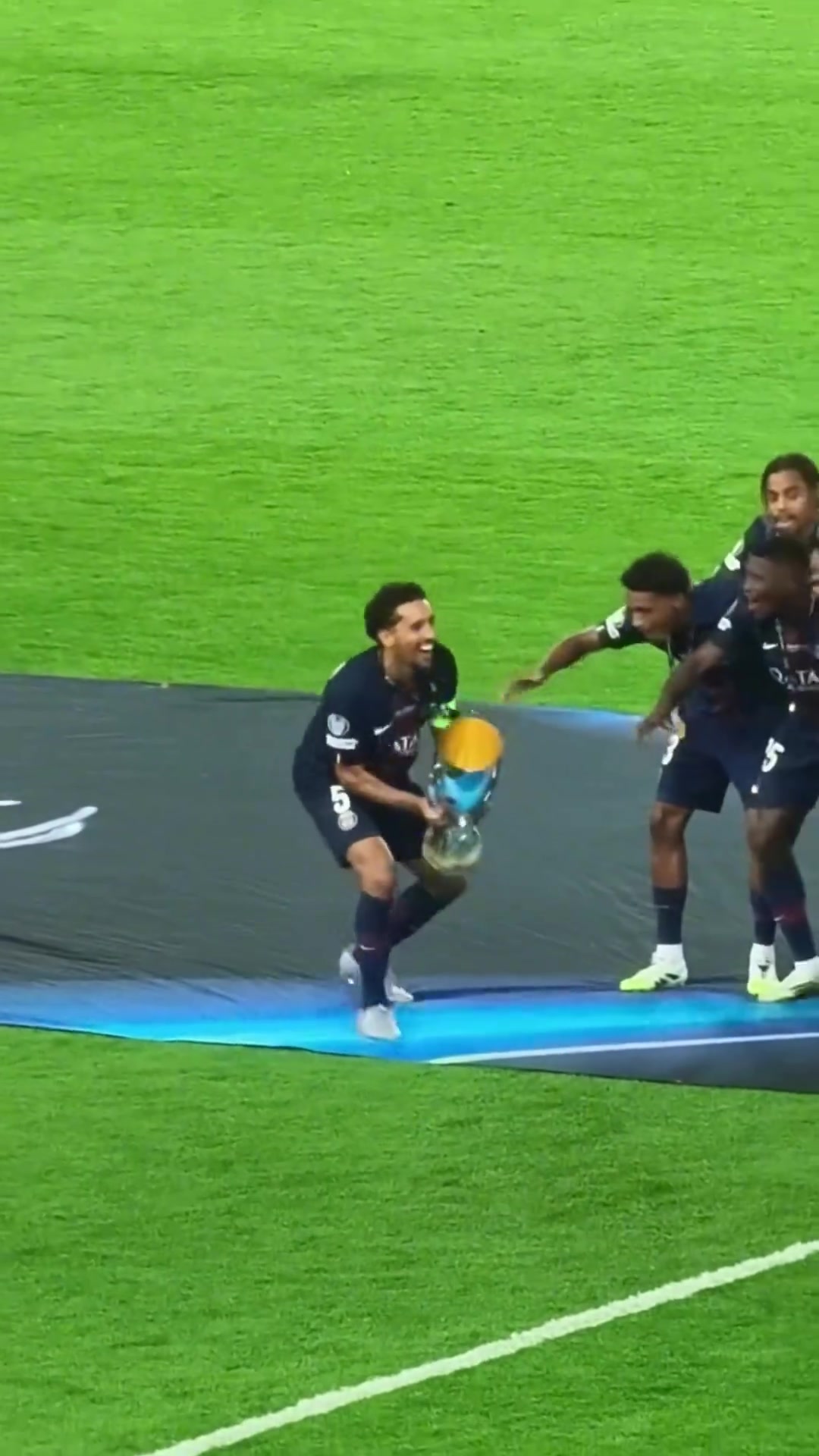 加冕五冠王巴黎点球大战65热刺队史首夺欧超杯冠军