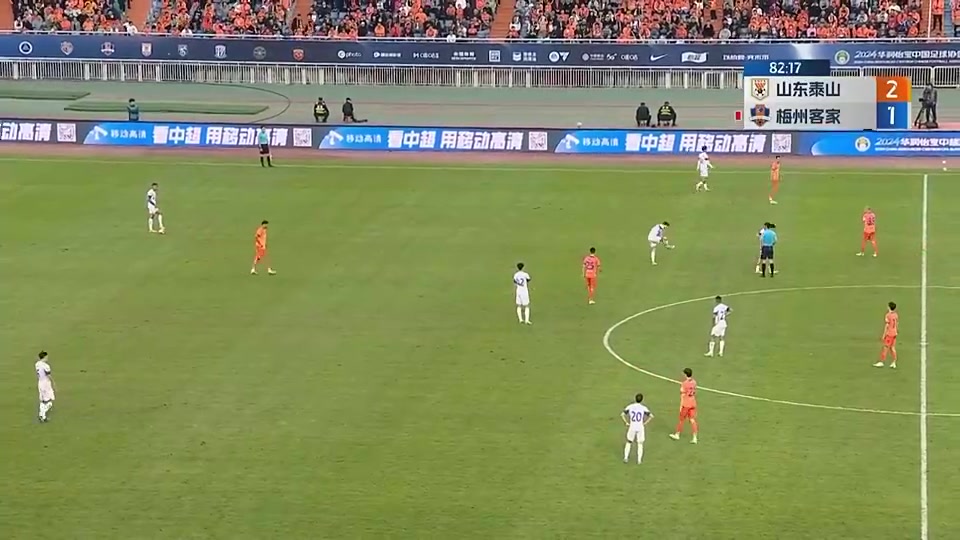 直接脱鞋不踢了梅州外援曾怒骂马宁被红牌罚下