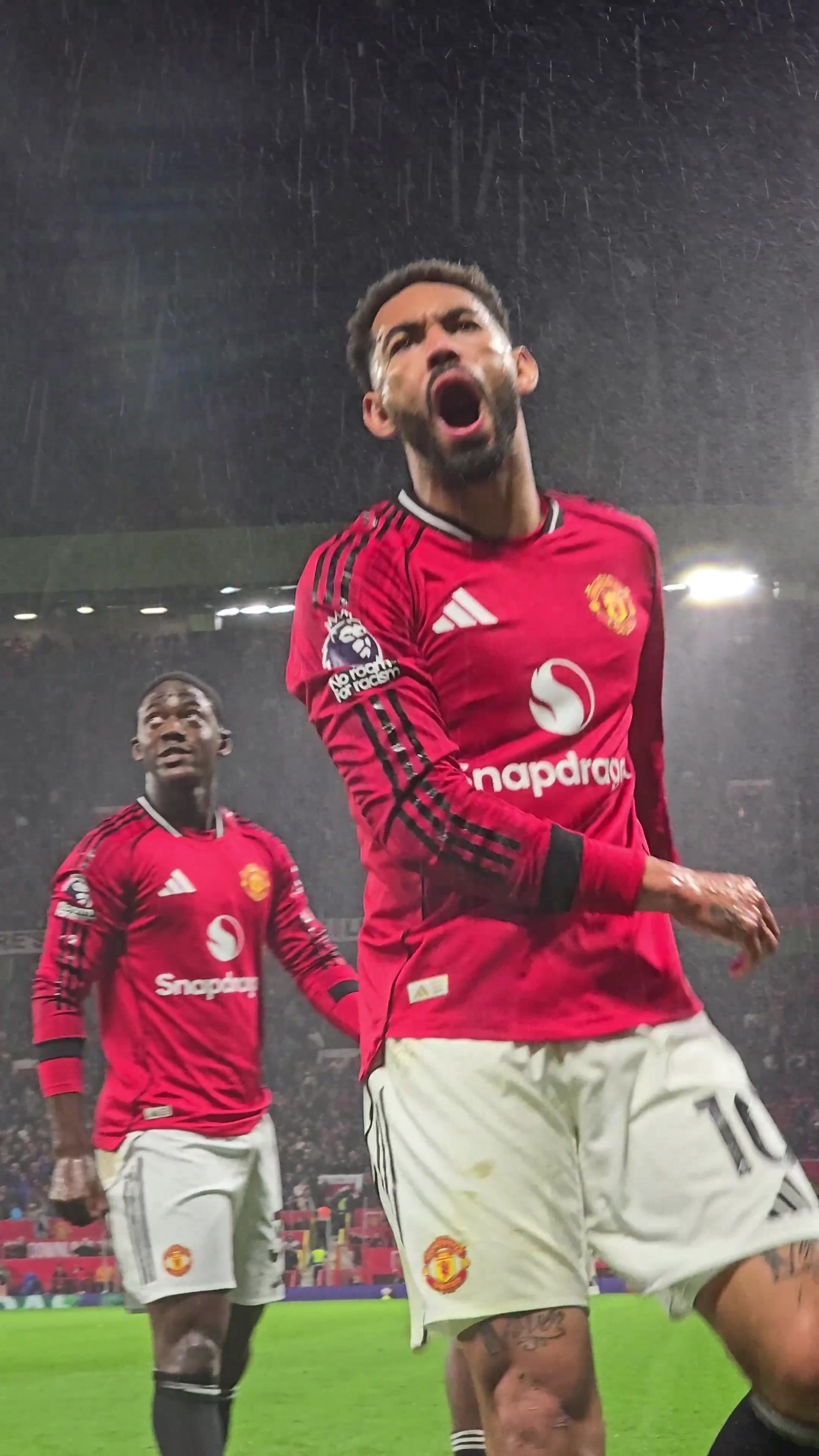 这就是对胜利的渴望比赛结束时库尼亚激情呐喊庆祝胜利