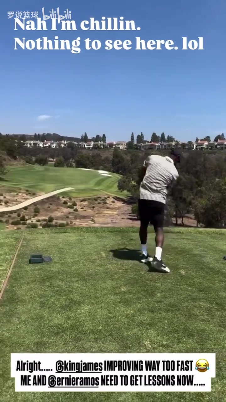 轻松加愉快詹姆斯休赛期高尔夫进步明显与妻子一起练普拉提