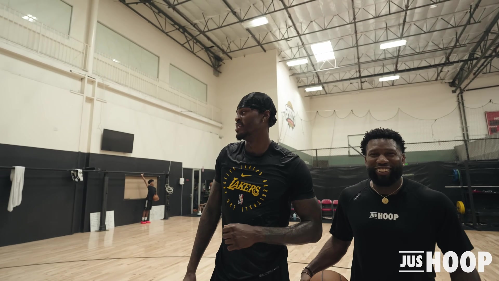 杨瀚森同款训练师湖人彪哥最新投篮训练这三分命中率可观啊