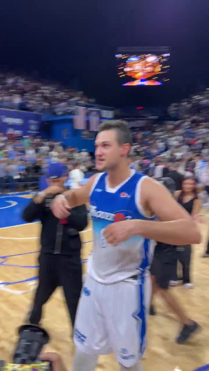 携手麦基加里纳利波多黎各联赛夺冠当选FMVP