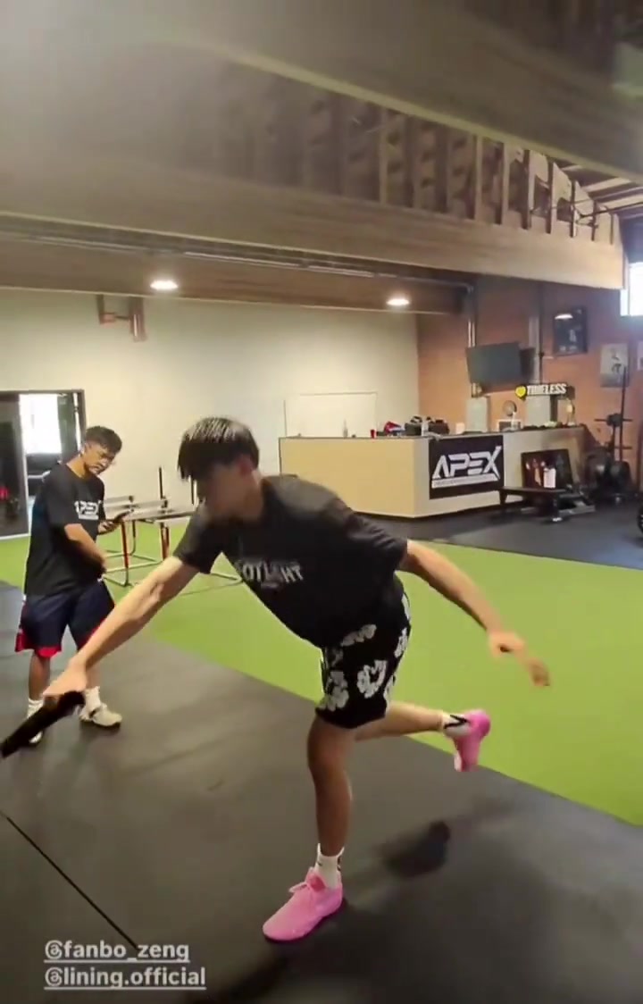 美国康复机构晒出曾凡博最新康复训练视频看样子恢复得不错