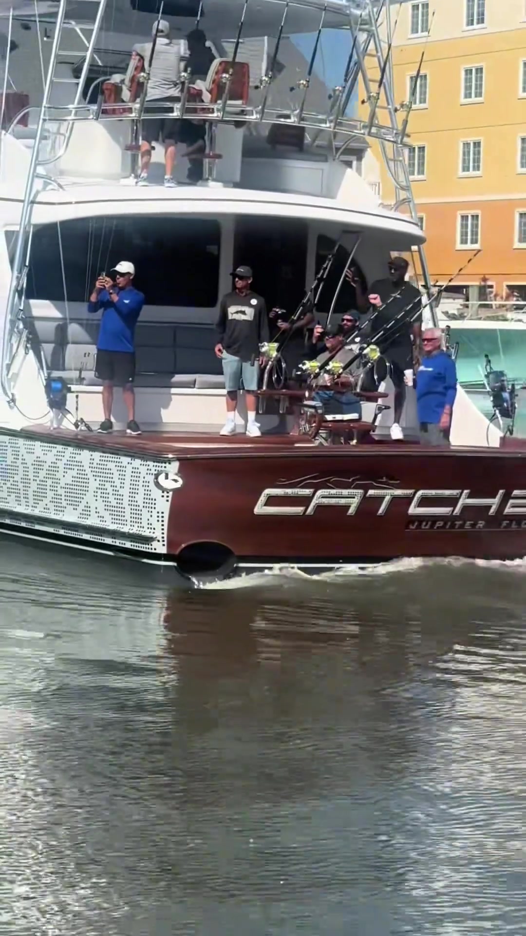 连GOAT乔丹都出海钓鱼了想想乔治也不算什么了