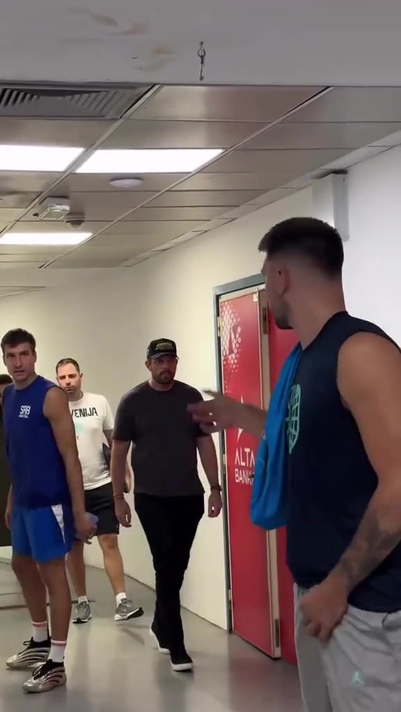 东契奇博格丹球员通道相遇他们聊了什么呢