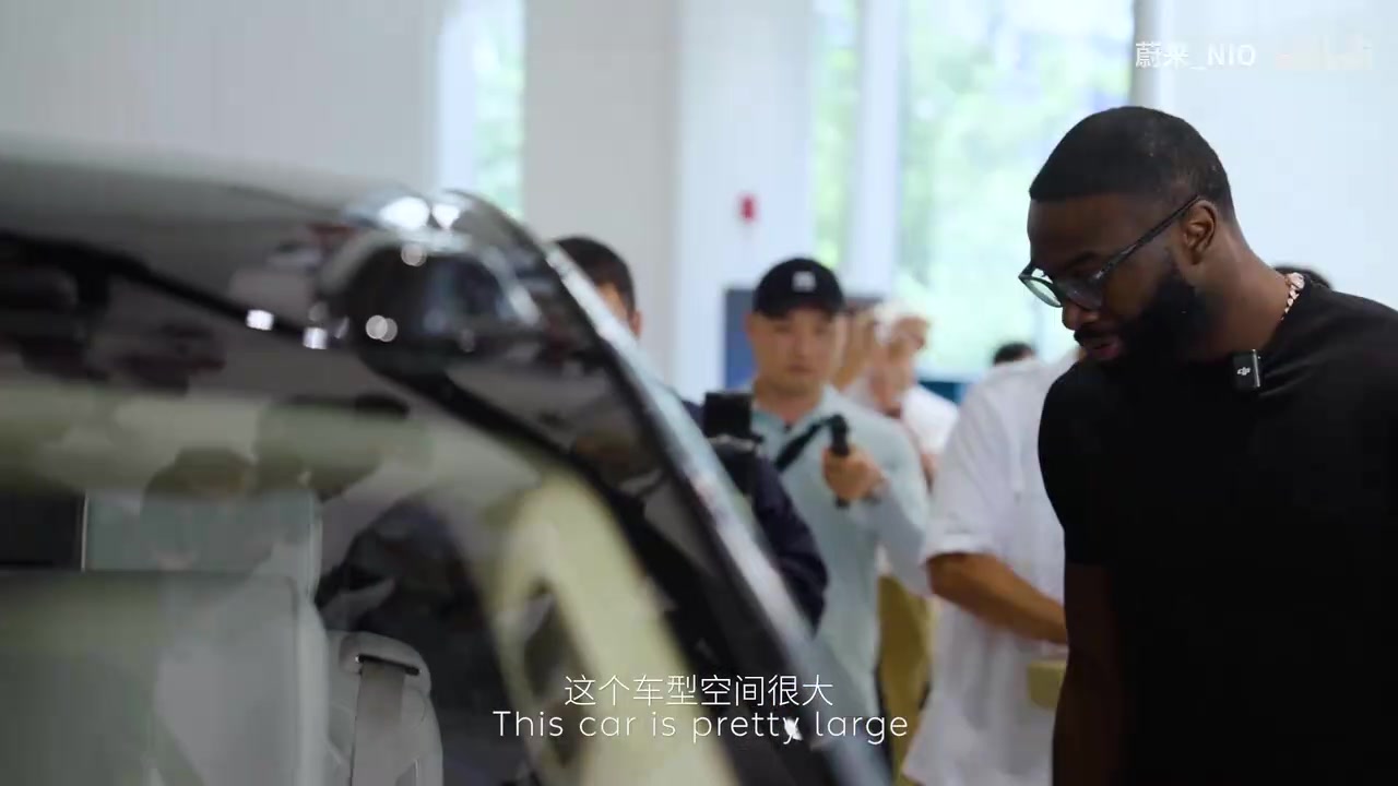 杰伦布朗此前抢先体验蔚来全新ES8下个赛季我需要一辆这样的车