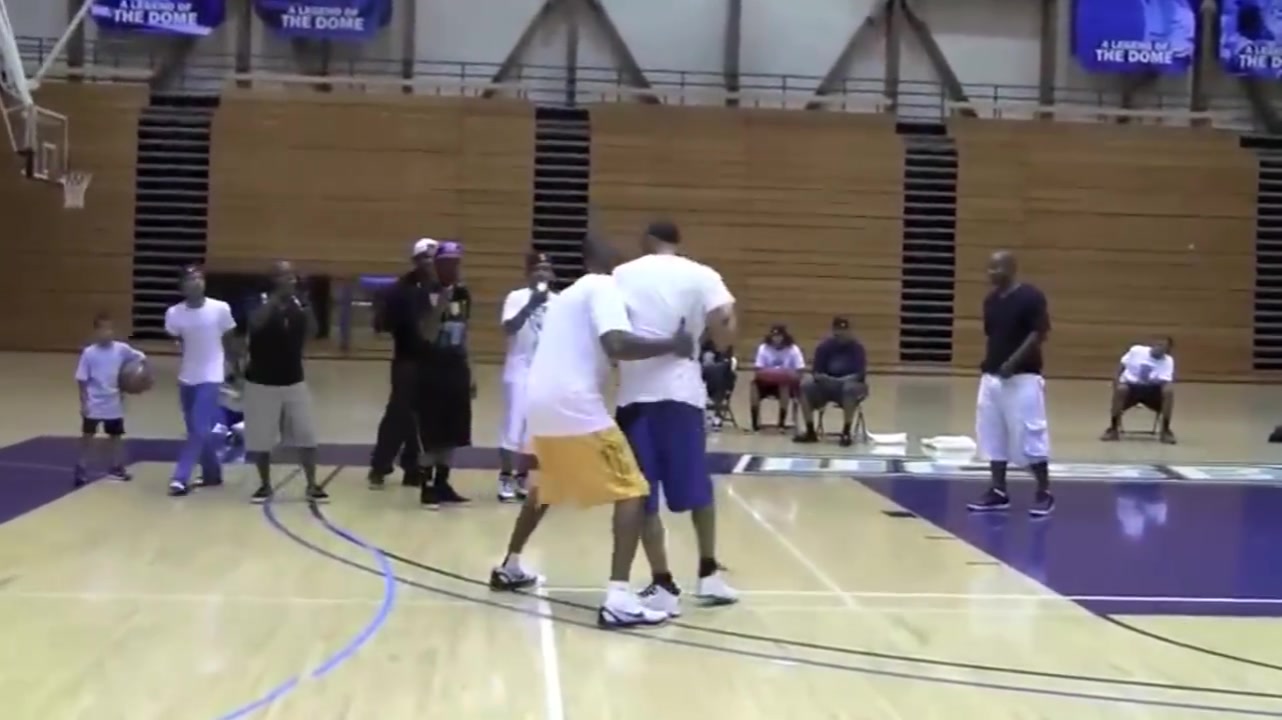 2011年篮球训练营科比与一位球迷粉丝的单挑各种教你做人