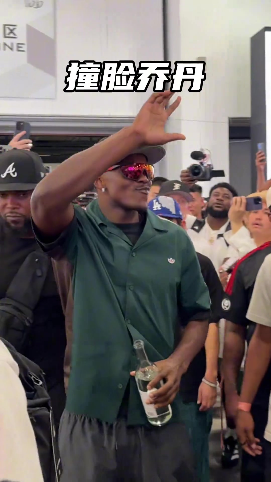 华子这简直撞脸半壁江山