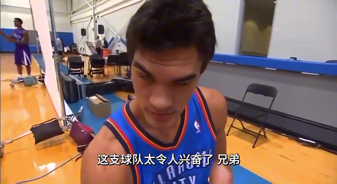 吓死个人当年菜鸟海王-亚当斯到底有多眉清目秀