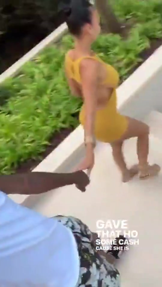 杰伦-格林此前自拍视频大方展示穿着性感的40岁老baby