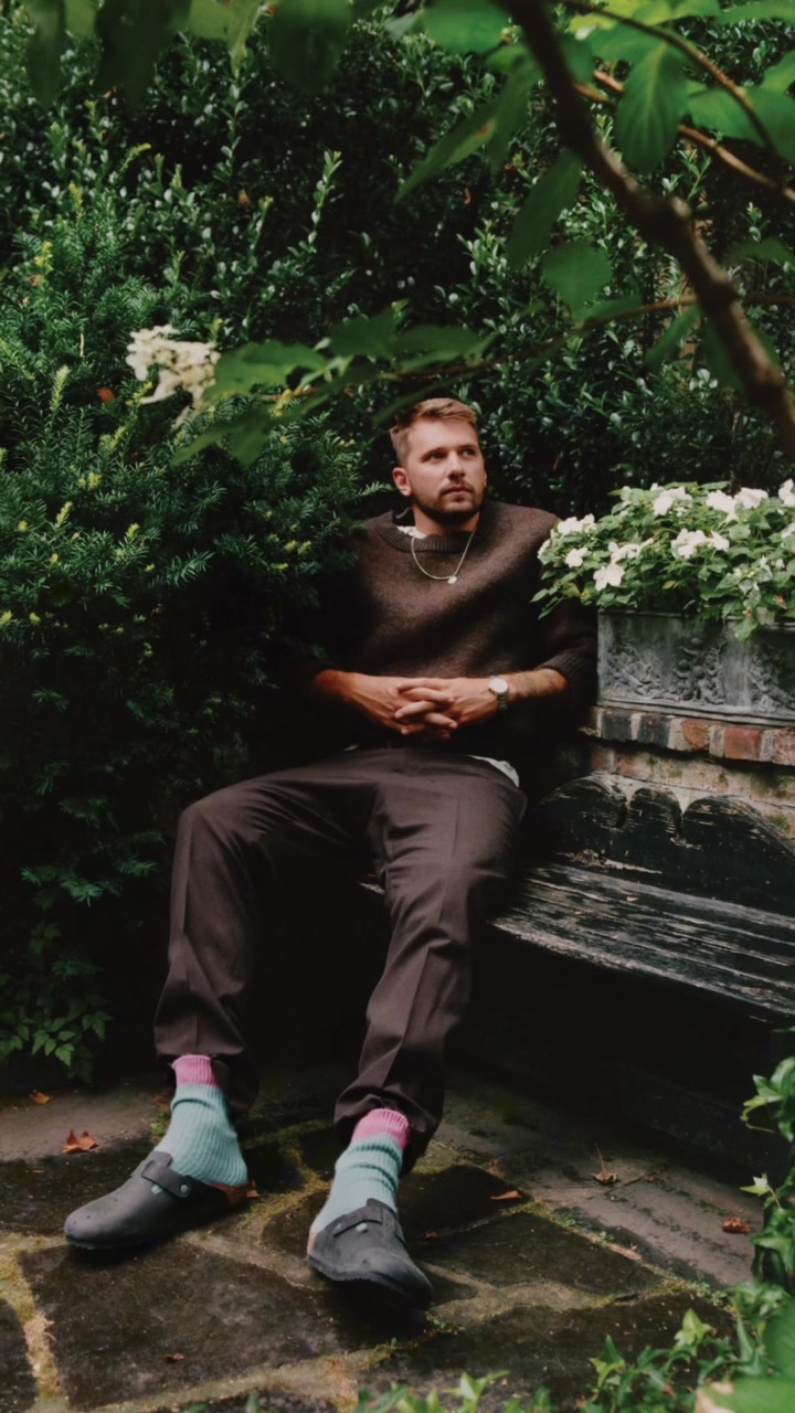 帅的东契奇近期拍摄的一组写真