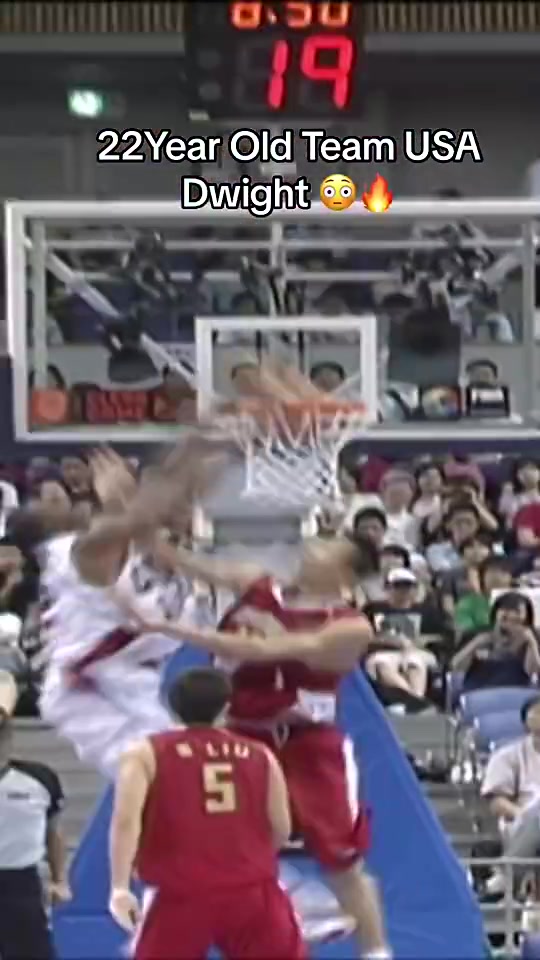 暴力魔兽啊看看22岁霍华德在国家队是怎么打球的天赋都溢出了