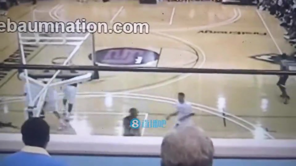 美媒翻旧账当年詹姆斯被大学生克劳福德隔扣耐克没收了录像带