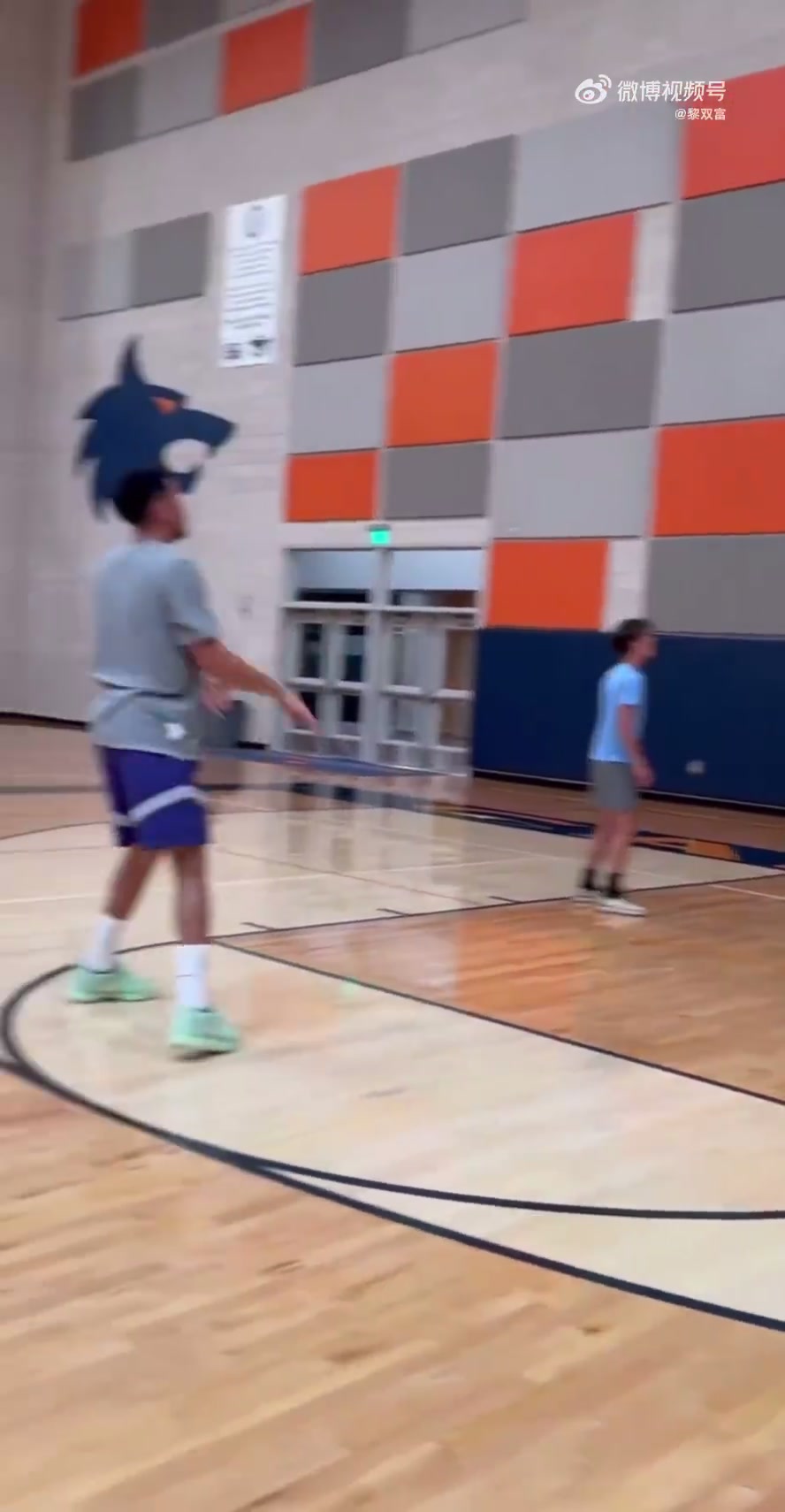 未来同一队布克拉塞尔和克里斯蒂一起特训