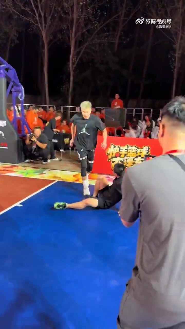 追梦格林连线徐静雨结果鲸鱼被郭艾伦无情封盖跨栏戏耍