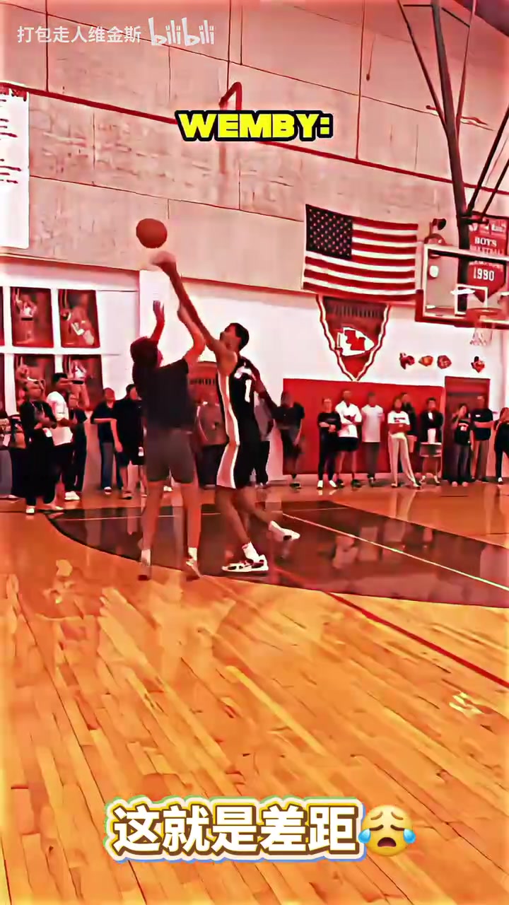 哈登这个操作真是百看不厌NBA球星vs普通人时刻