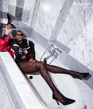 有点辣眼睛魔术师之子EJ酱最新黑丝高跟艺术照辣出新高度