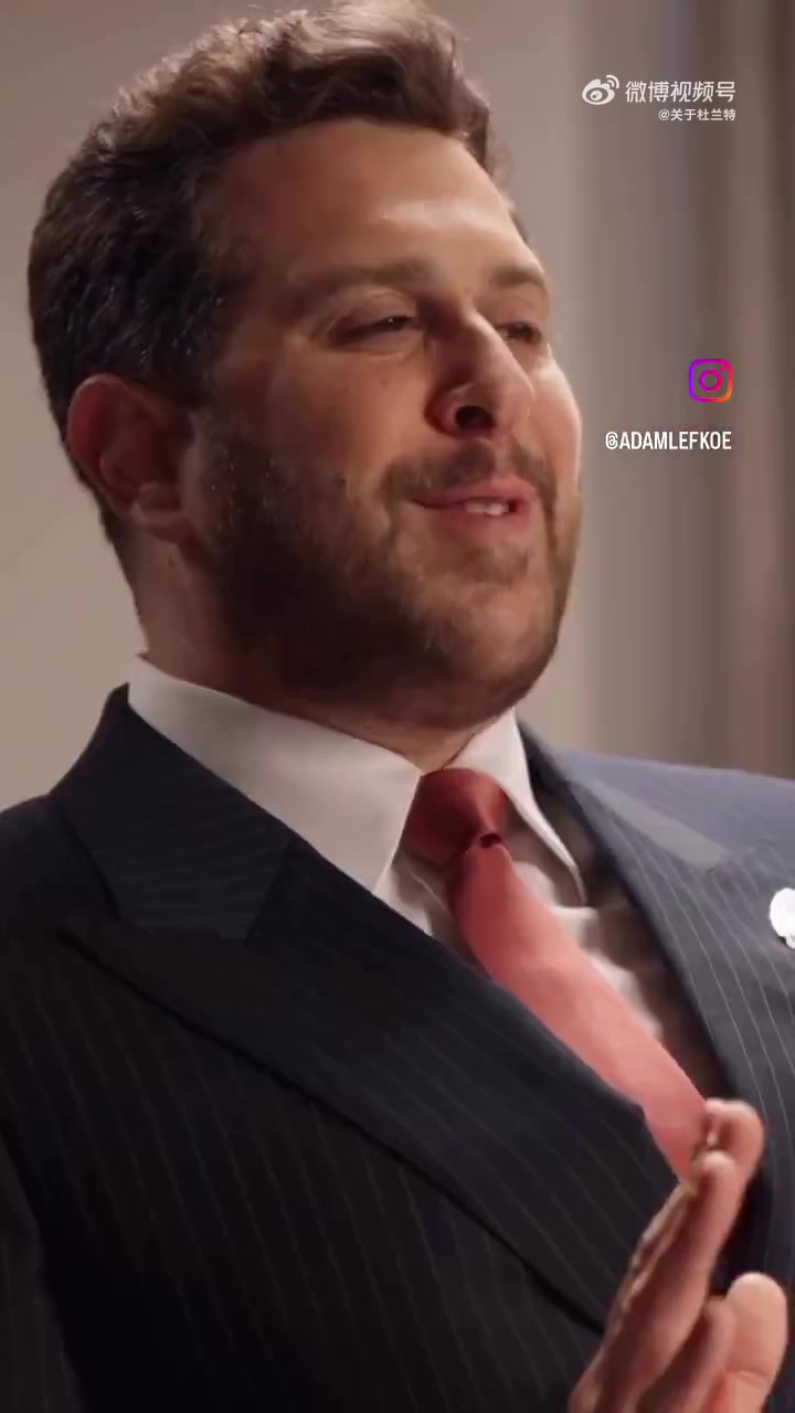 吹杨也干了特雷-杨模仿詹姆斯拍摄短视频俺也有大事要宣布