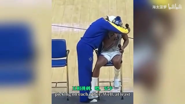 库里这俩人在干啥巴特勒和希尔德训练中关于单挑的对喷