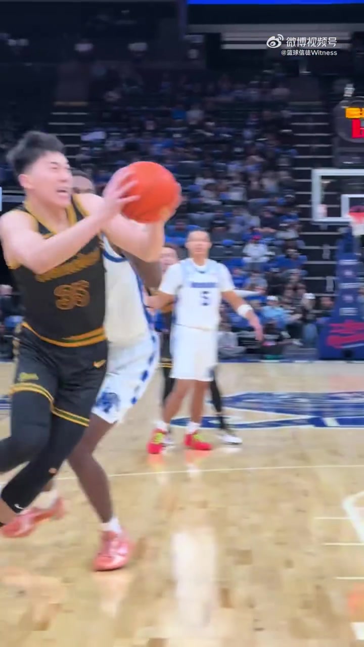 中国男篮锋线的好苗子现场视角看王俊杰打球真的太爽了