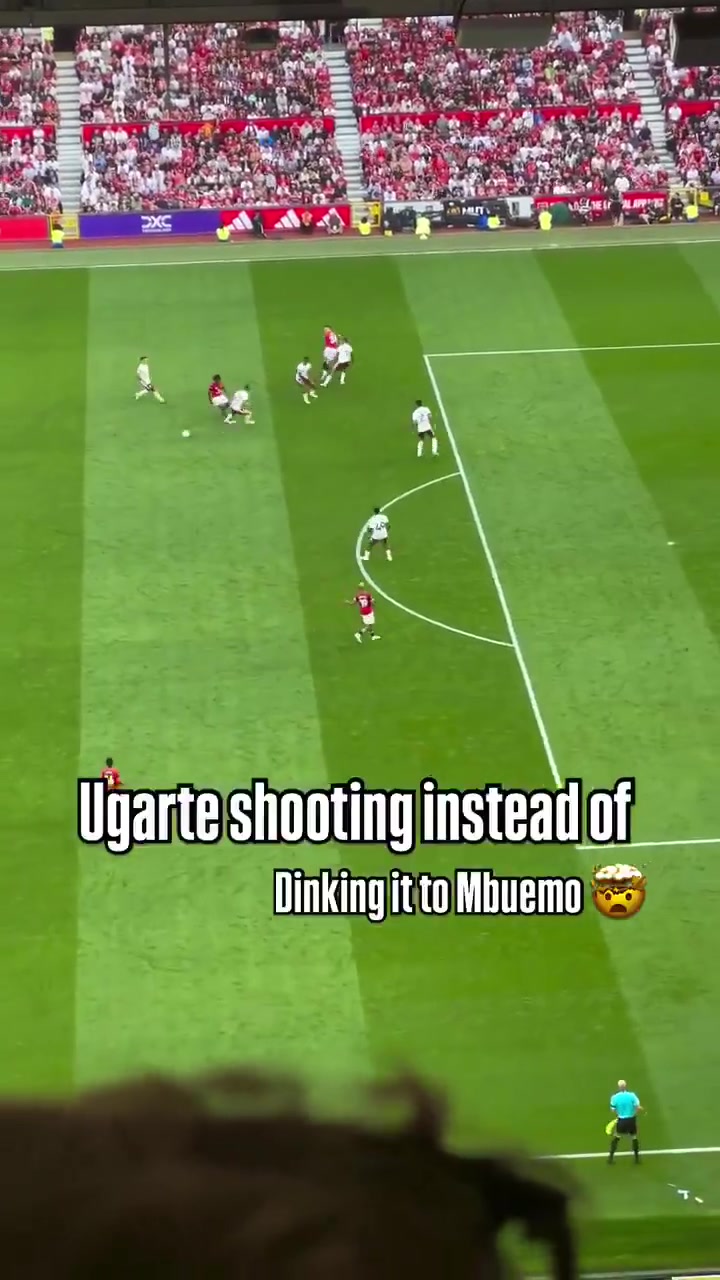 最糟糕的决策乌加特没有将球传给姆贝莫而是选择自己打门