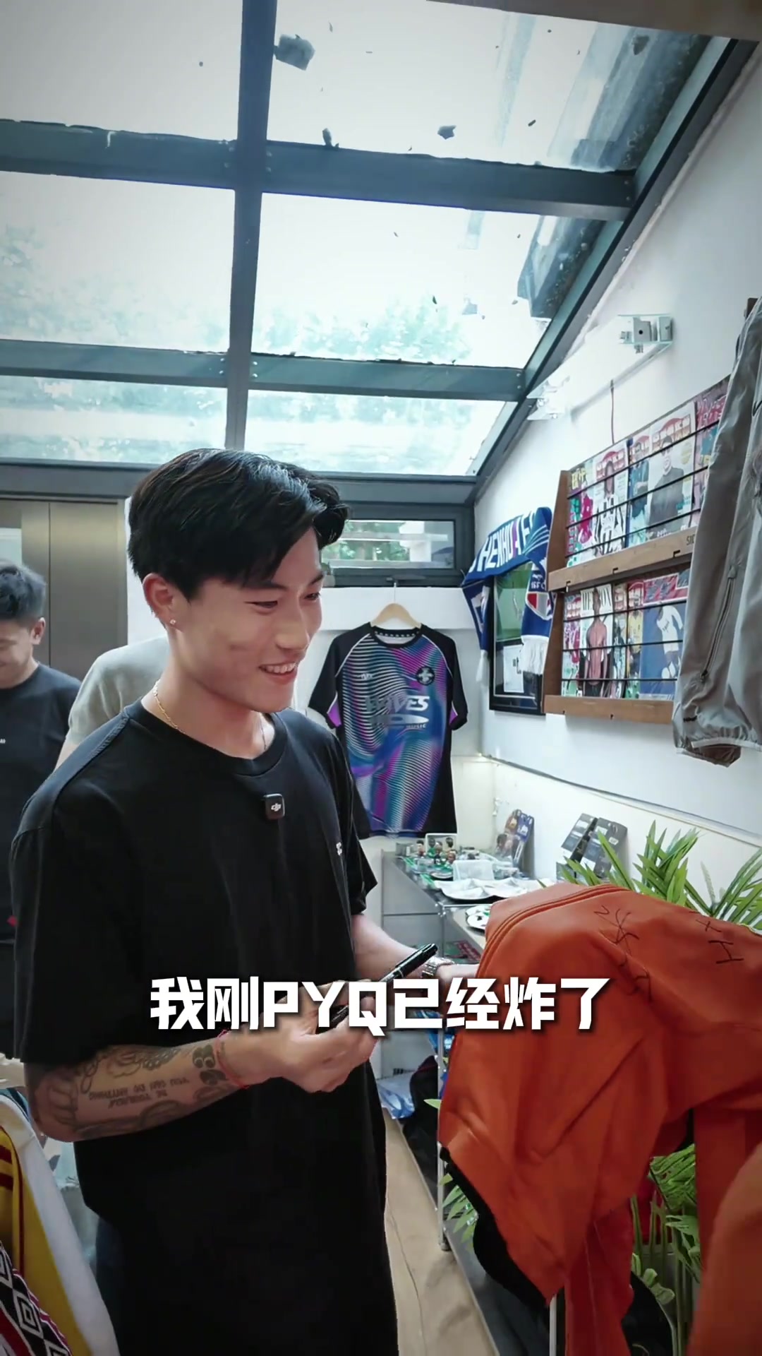 谢文能社媒来到朋友球衣店想起了我在鲁能足校的童年美好回忆