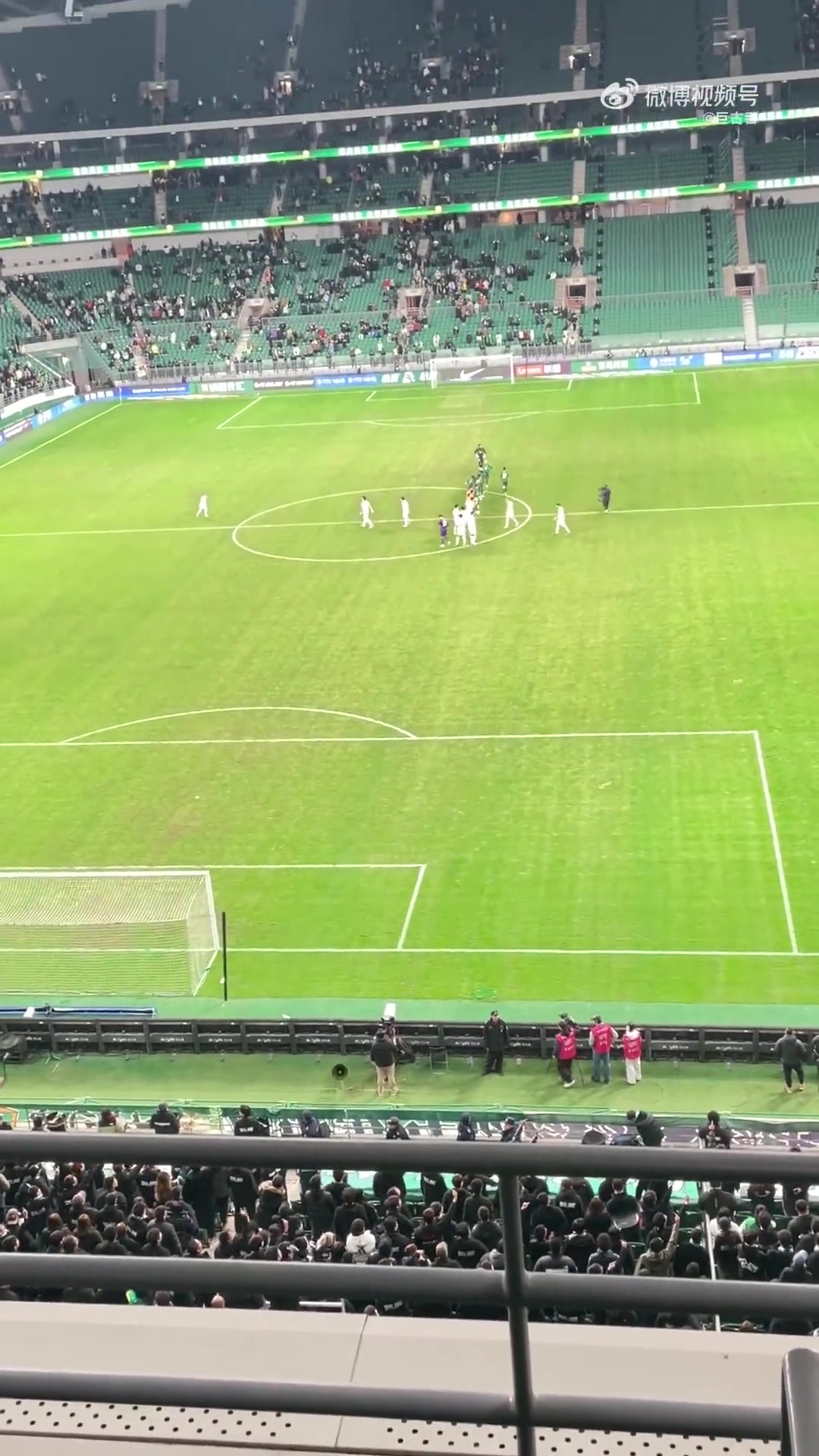 赛后国安球迷全场高呼中赫滚蛋还我国安