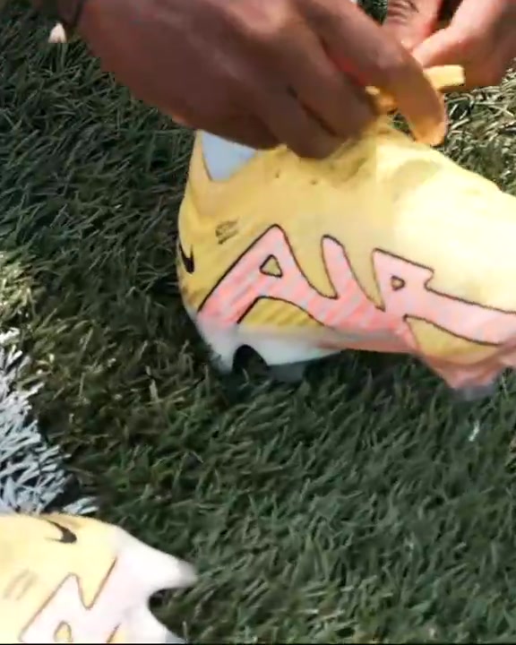 盘带就是他出众的天赋加入曼城以前的多库