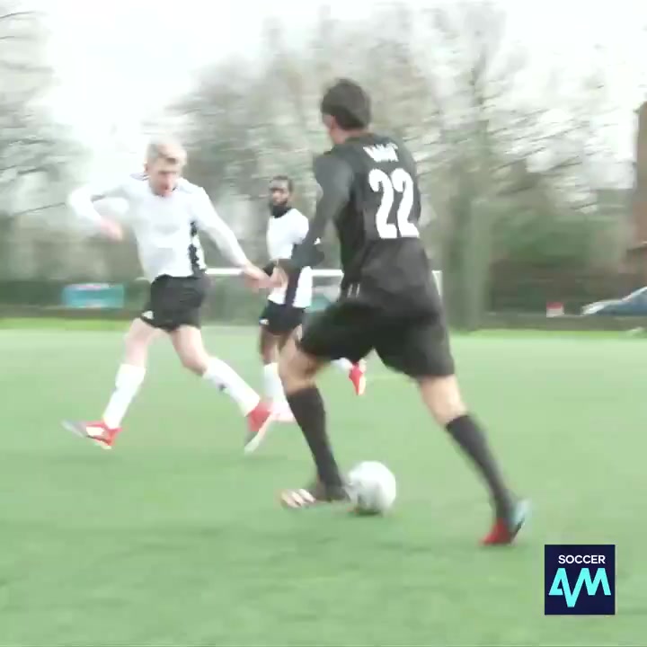 让我们回顾一下卡卡在五人制比赛中的这粒进球