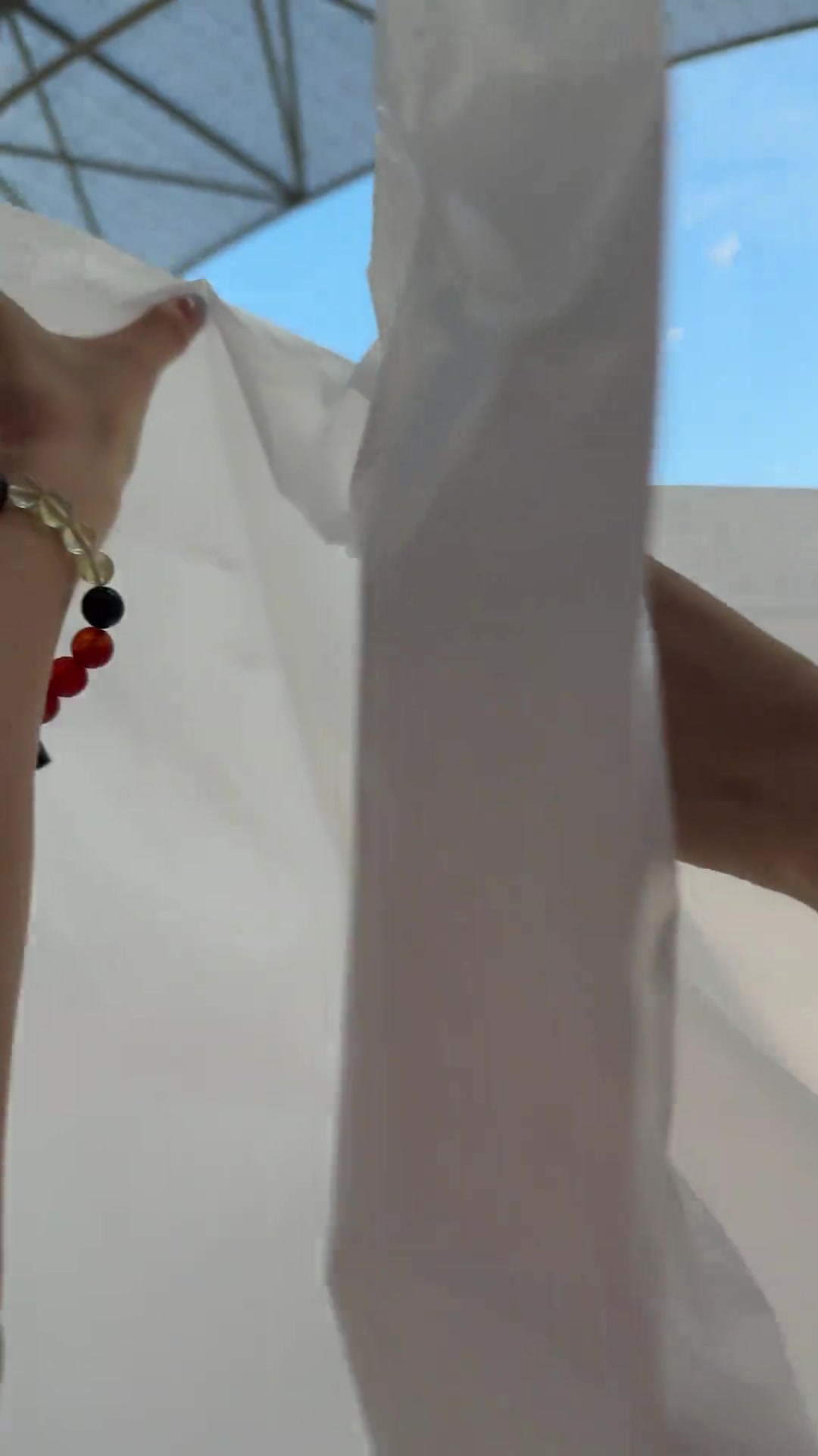 现场女球迷准备拉tifo了亚洲最酷不为过吧