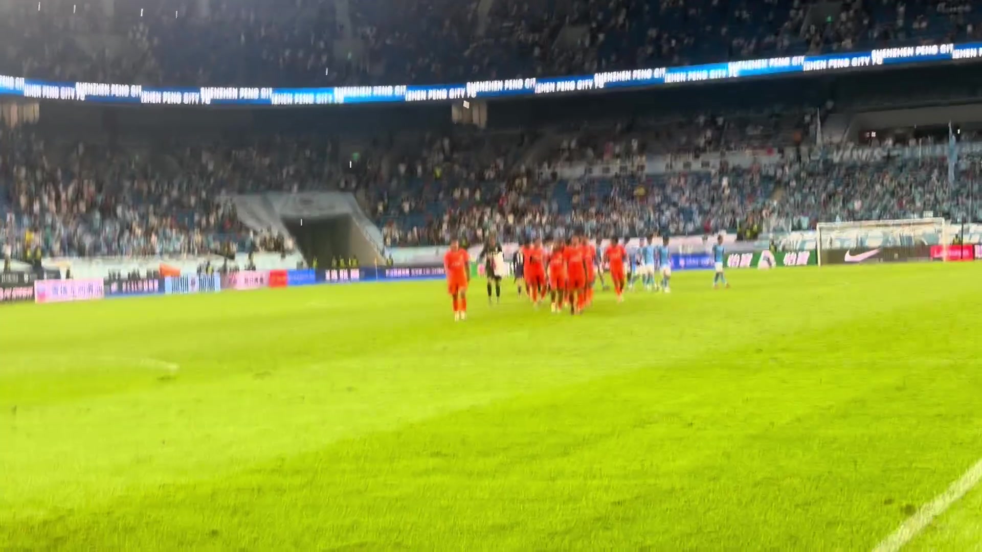 牛志明不容易的客场三分有很多总结的地方谢场时亮点在看台