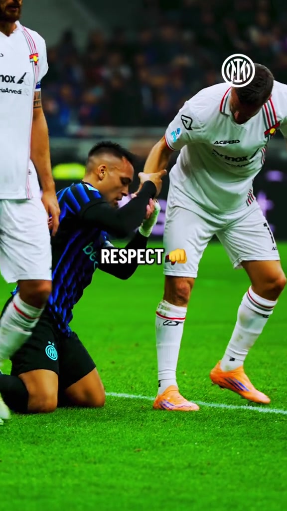 硬汉国米官推致敬当英超传奇拉起蓝黑传奇