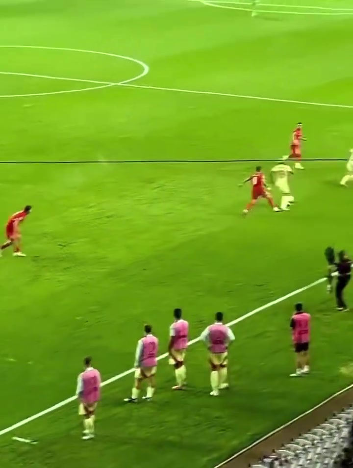 亚马尔这脚外脚背传球当时就震惊我了