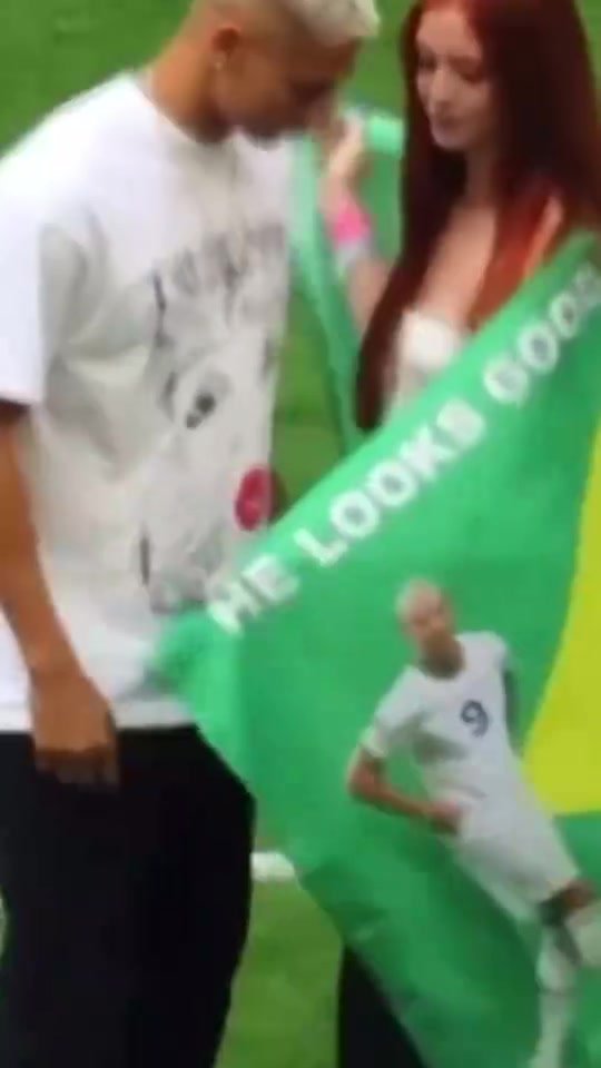 老婆颜值巅峰这一吻让理查利森爱上了现在的老婆