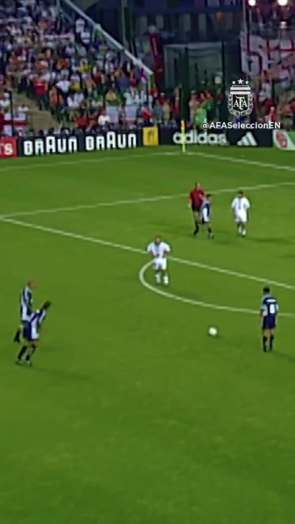 阿根廷官推98世界杯英阿大战萨内蒂打进载入史册间接任意球