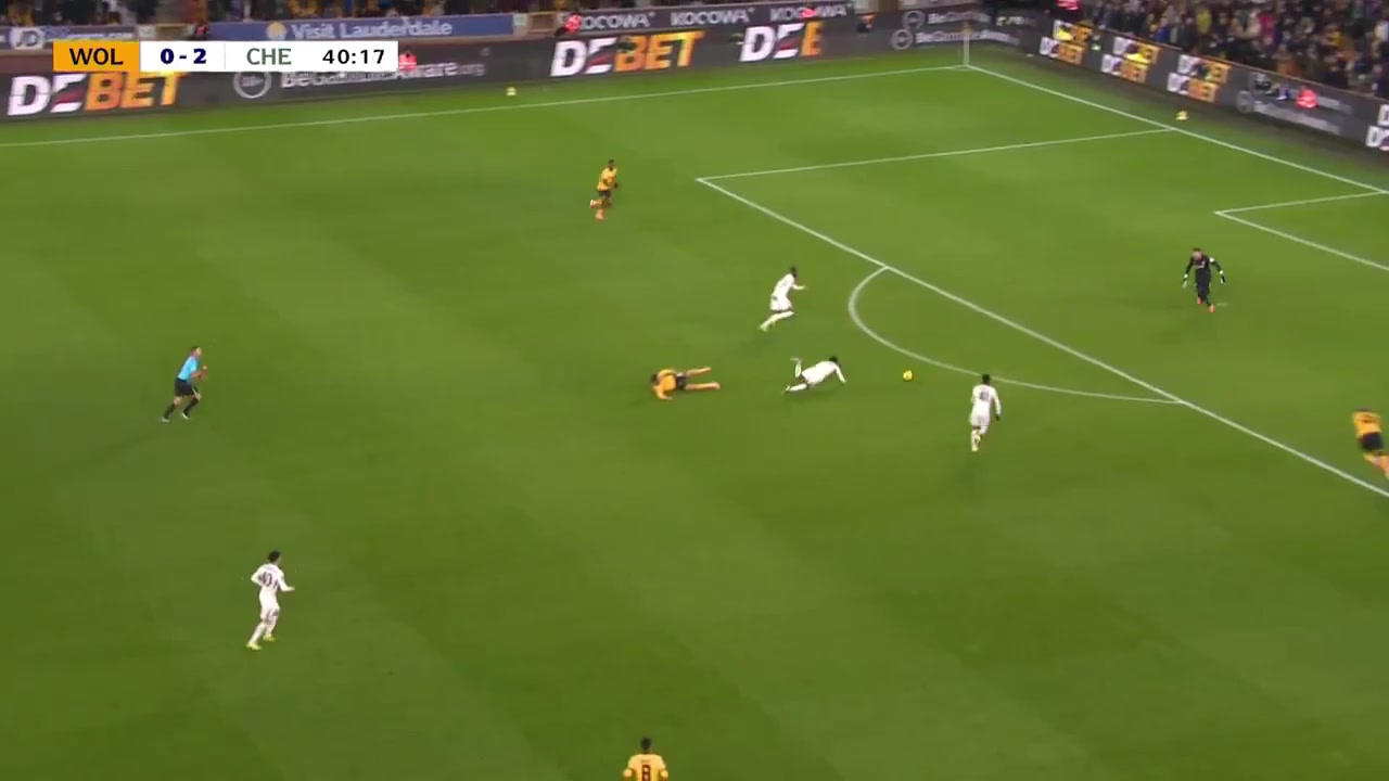 切尔西3-0领先狼队后场出球失误埃斯特旺挑射破门